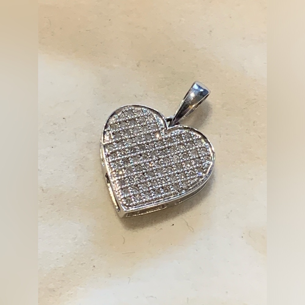 10 KT Gold Heart Diamond Pendant